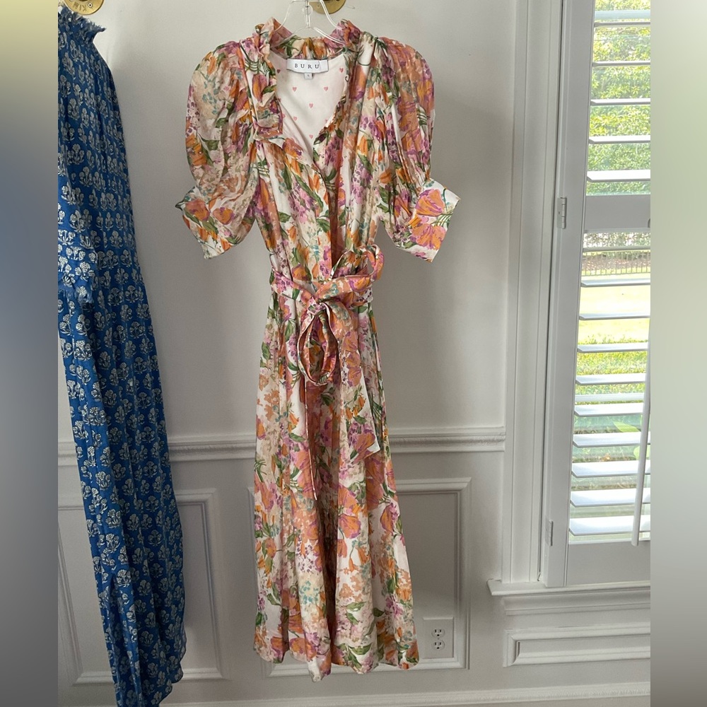 Buru puff sleeve day gown